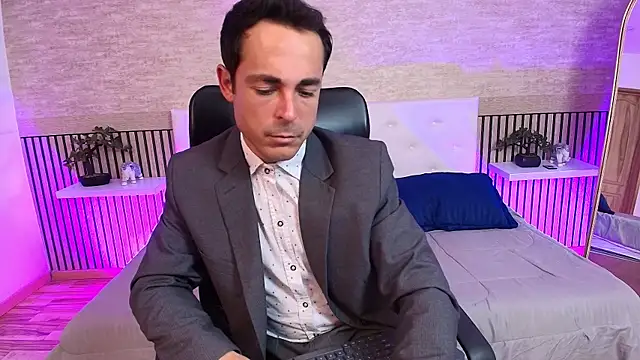 Adams Sanz online show from June 4, 8:02 pm