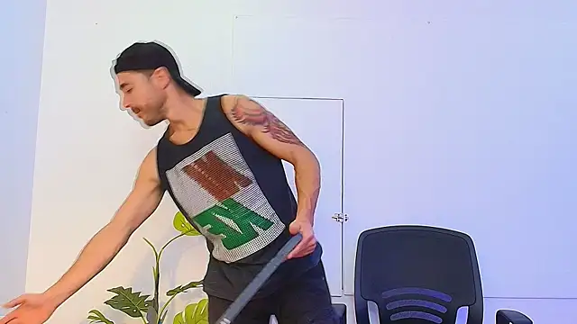 Adams Sanz online show from April 3, 7:20 pm