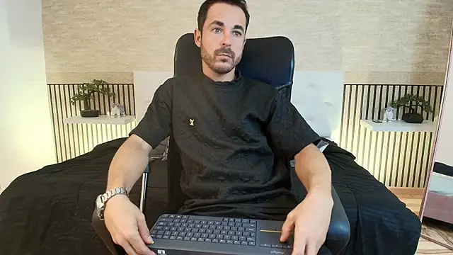 Adams Sanz online show from April 11, 7:28 pm