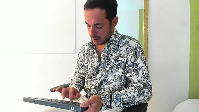 Adams Sanz online show from May 13, 6:37 pm