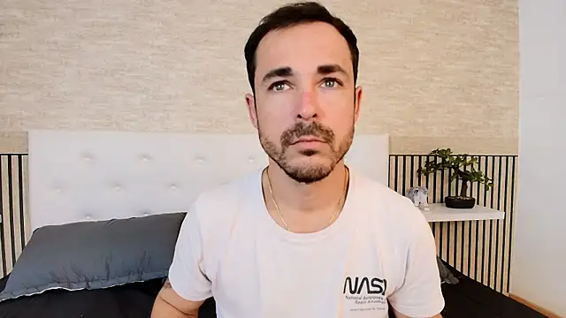 Adams Sanz online show from April 8, 8:21 pm