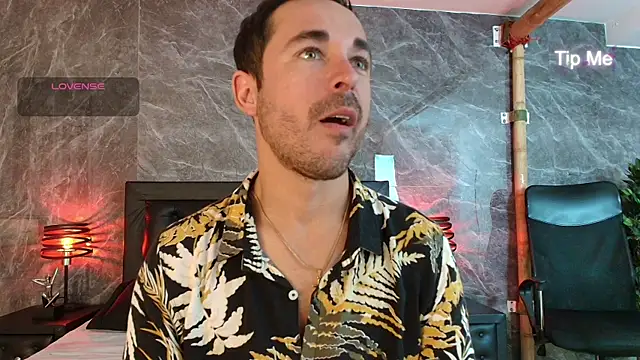 Adams Sanz online show from April 22, 8:26 pm