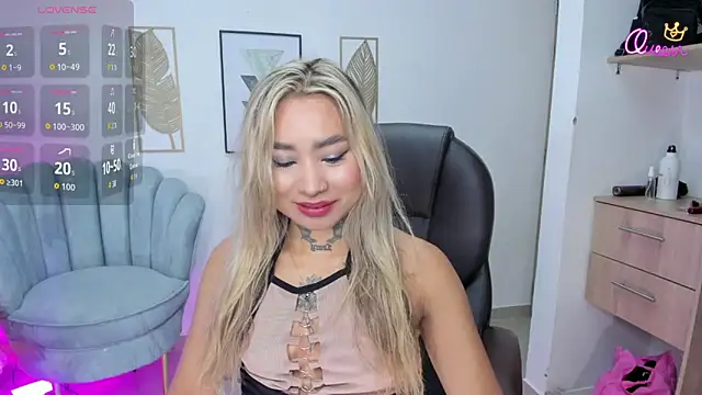 Snapshot of mystic_nova_ chatting on May 21, 11:40 am mystic nova online show from May 21, 11:40 am