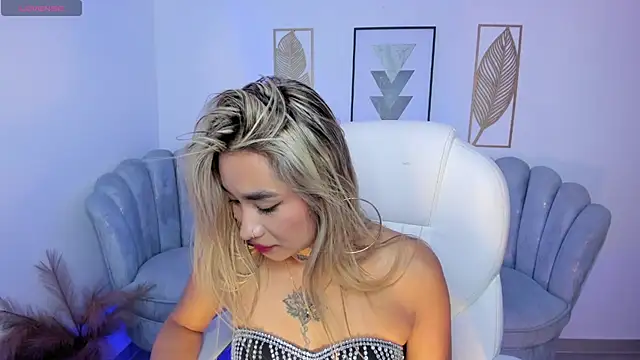 Snapshot of mystic_nova_ chatting on June 3, 2:33 pm mystic nova online show from June 3, 2:33 pm