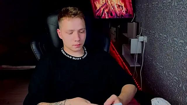 Karl Night  online show from May 26, 7:01 pm