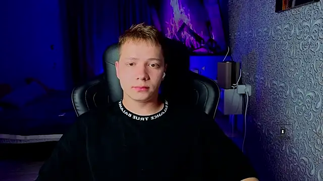 Karl Night  online show from June 3, 7:29 pm
