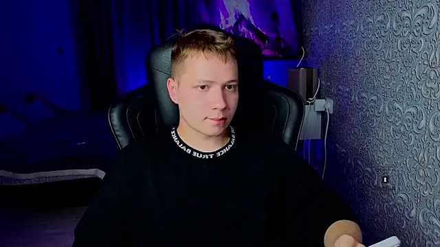 Karl Night  online show from June 4, 7:29 pm
