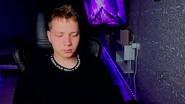 Karl Night  online show from May 17, 6:30 pm