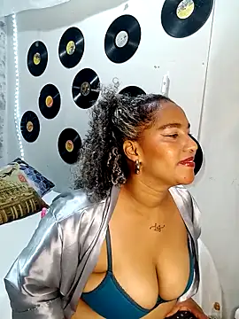 medusafox  online show from March 15, 8:49 pm