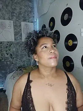 Snapshot of medusafox_ chatting on July 7, 5:21 am medusafox online show from July 7, 5:21 am