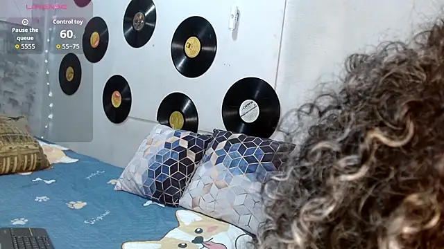 medusafox  online show from March 1, 4:12 am