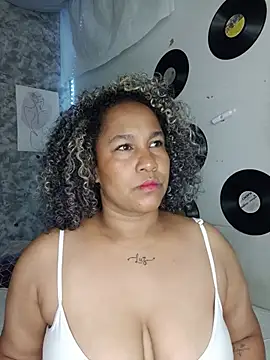 Snapshot of medusafox_ chatting on June 20, 5:45 am medusafox online show from June 20, 5:45 am