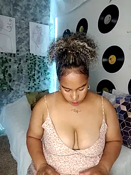 medusafox  online show from March 28, 4:35 am