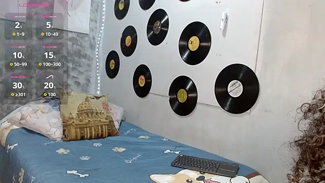 medusafox  online show from March 2, 4:35 am