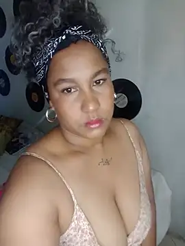 Snapshot of medusafox_ chatting on June 19, 5:02 am medusafox online show from June 19, 5:02 am