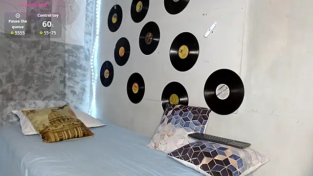 medusafox  online show from February 27, 7:35 pm