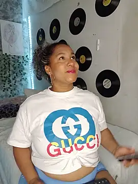 medusafox  online show from April 15, 9:59 pm