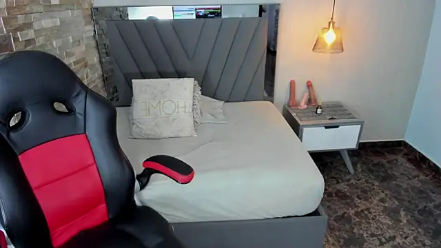 LUCIA KHAN online show from March 11, 7:19 pm