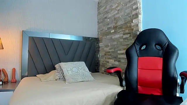 LUCIA KHAN online show from April 9, 7:31 pm