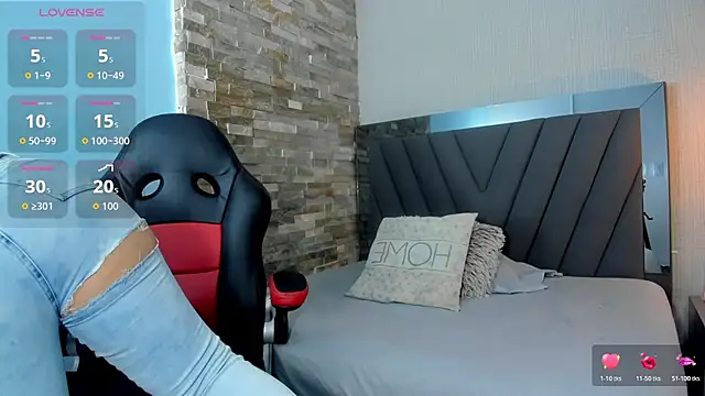 LUCIA KHAN online show from April 10, 12:23 pm