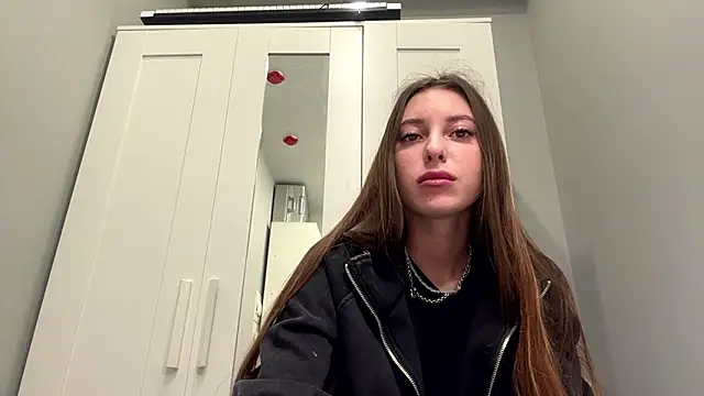 selena favn online show from March 6, 2:17 am