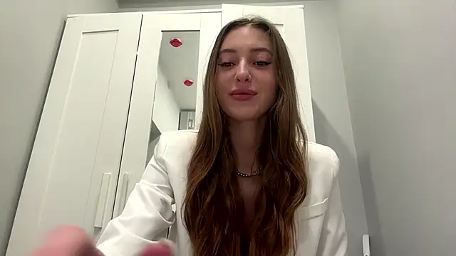 selena favn online show from March 19, 1:05 am