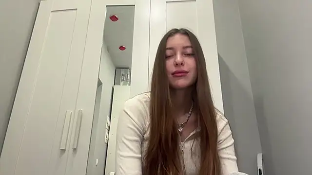 selena favn online show from March 2, 2:12 am