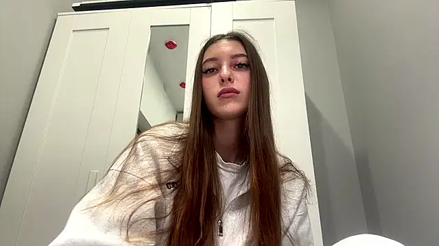 selena favn online show from March 4, 3:14 am