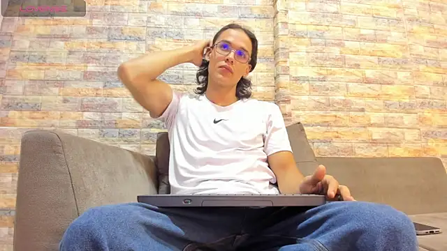 Snapshot of Noha_castellano chatting on March 2, 1:29 pm Noha castellano online show from March 2, 1:29 pm