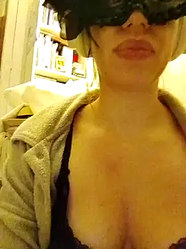 lily2022 online show from February 23, 9:15 pm