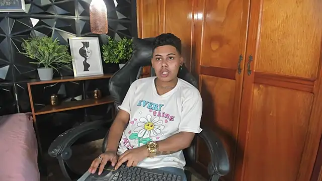 Noha  scott online show from March 28, 2:07 pm