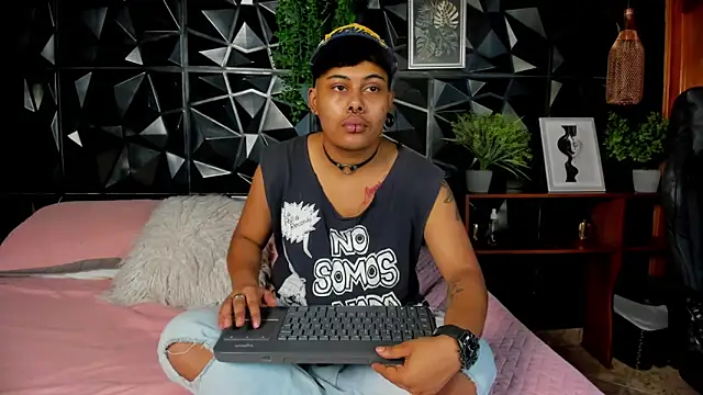 Noha  scott online show from April 4, 1:39 pm