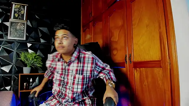 Noha  scott online show from April 3, 2:34 pm