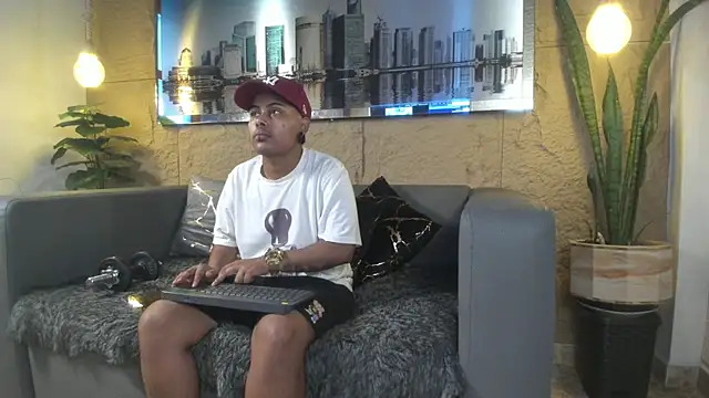 Noha  scott online show from March 31, 2:41 pm