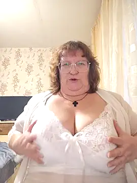 Snapshot of BIG-CATCH chatting on February 24, 3:35 pm BIG-CATCH online show from February 24, 3:35 pm