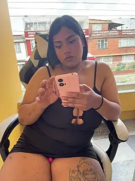 Nahomy firee online show from March 7, 6:02 pm