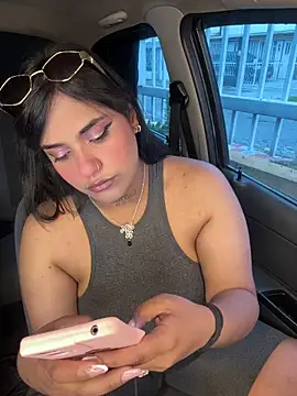 Nahomy firee online show from April 5, 12:34 pm