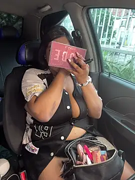 Nahomy firee online show from March 18, 7:15 pm