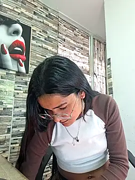 Snapshot of Amber_rhose chatting on February 24, 8:53 pm Amber rhose online show from February 24, 8:53 pm