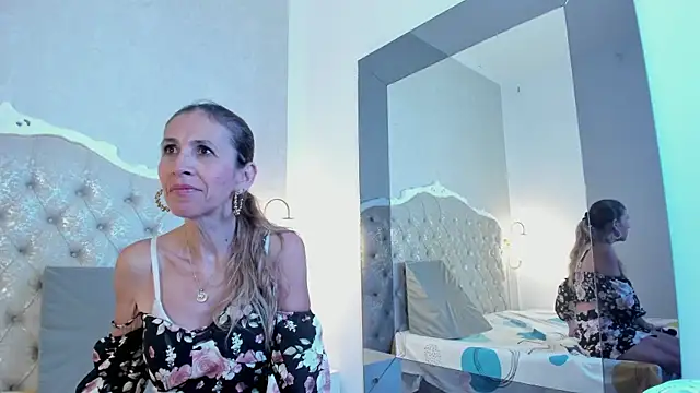 KristalMature online show from May 27, 9:55 pm