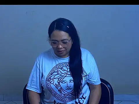 Snapshot of SARAHONEY26 chatting on March 16, 5:44 am SARAHONEY26 online show from March 16, 5:44 am