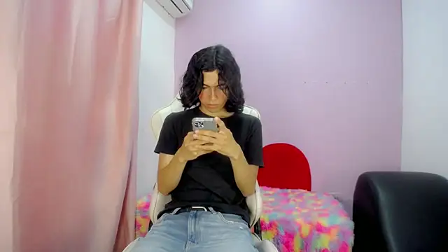 Snapshot of Larry_craft chatting on February 28, 8:08 pm Larry craft online show from February 28, 8:08 pm