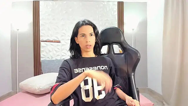 Larry craft online show from April 5, 8:26 pm