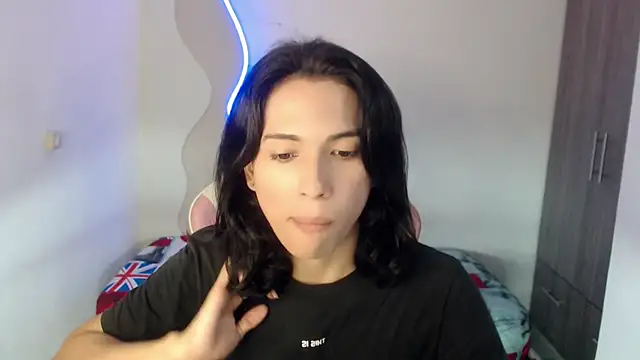 Larry craft online show from April 8, 9:16 pm