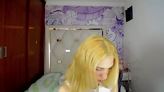 Snapshot of Larry_craft chatting on June 8, 11:49 pm Larry craft online show from June 8, 11:49 pm
