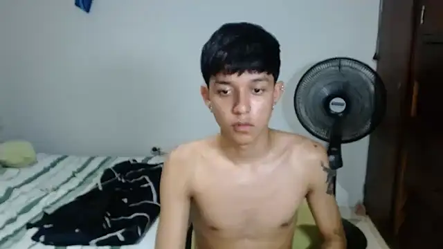 Snapshot of cute_jisus chatting on March 3, 12:06 am cute jisus online show from March 3, 12:06 am