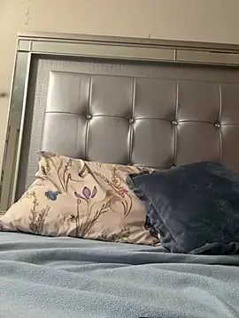 Snapshot of KimberlyBrenda chatting on March 1, 7:25 pm KimberlyBrenda online show from March 1, 7:25 pm