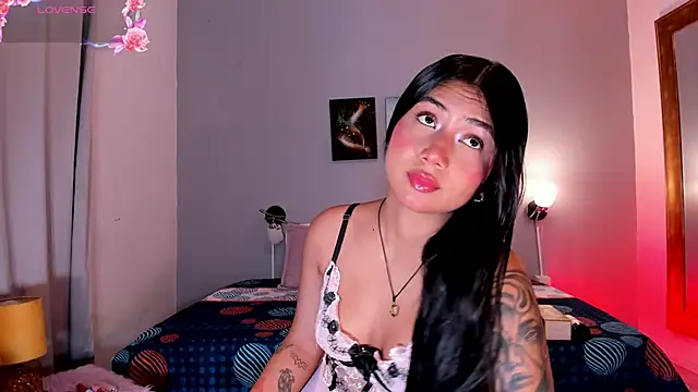 Snapshot of KimTaylorW chatting on May 21, 2:20 am KimTaylorW online show from May 21, 2:20 am