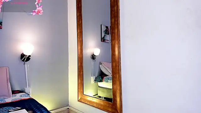 Snapshot of KimTaylorW chatting on May 22, 2:42 am KimTaylorW online show from May 22, 2:42 am