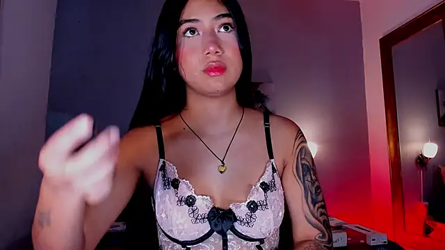 Snapshot of KimTaylorW chatting on April 30, 1:45 am KimTaylorW online show from April 30, 1:45 am